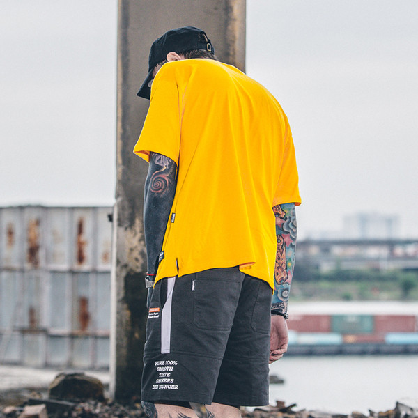 Мъжка тениска, много готина в черен и оранжев цвят с надписи