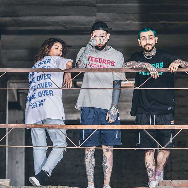 Готина тениска за мъжете с надпис "Game over"