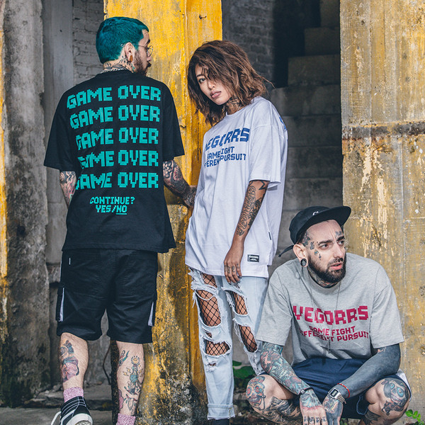 Готина тениска за мъжете с надпис "Game over"