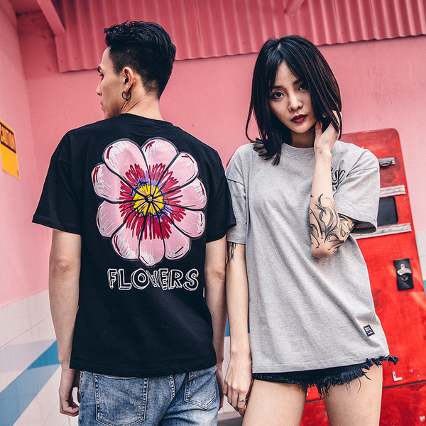 Стилна тениса за мъже и жени с апликация на гърба