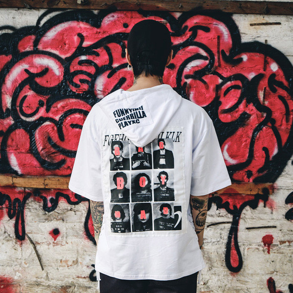 Спортна мъжка тениска с изображение и 3/4 ръкави и качулка