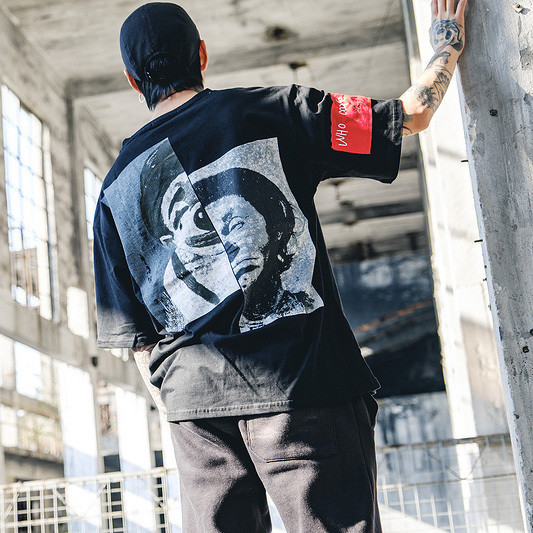 Стилна мъжка тениска в три цвята, подходящ за ежедневие