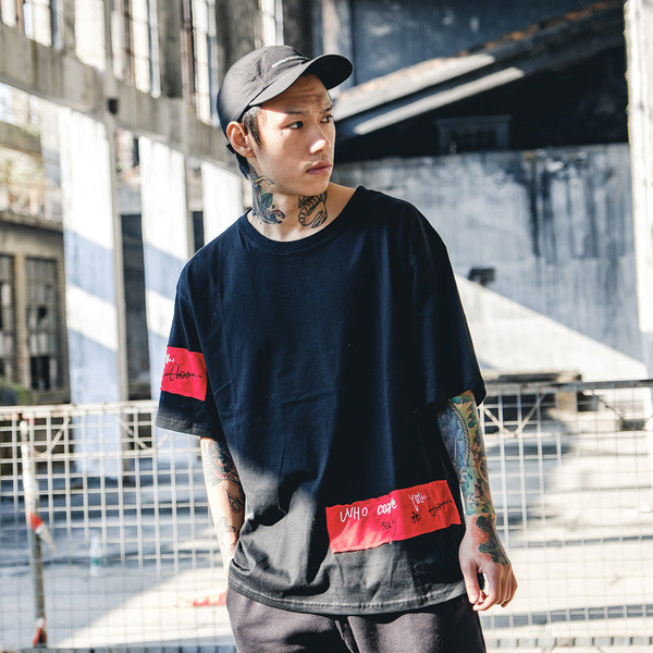 Стилна мъжка тениска в три цвята, подходящ за ежедневие