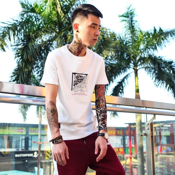 Красива тениска за мъже с апликация на гърба