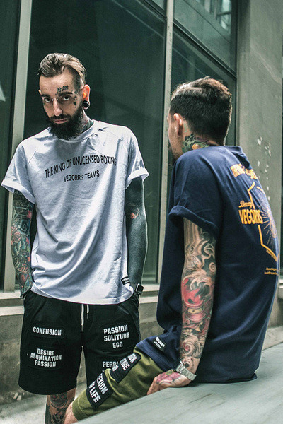 Тениска за мъже в четири цвята с надписи