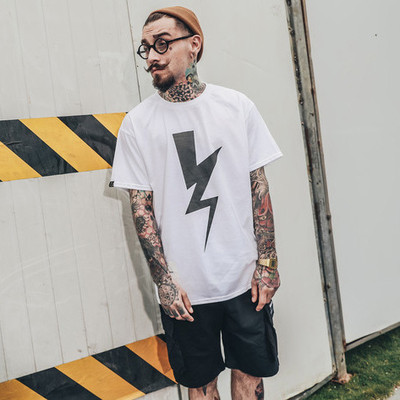 Тениска за мъже в изчистен модел с картинка в три цвята