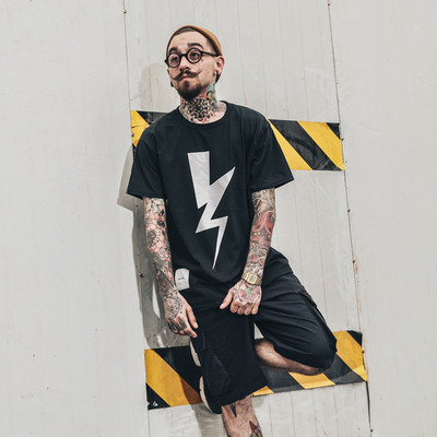 Тениска за мъже в изчистен модел с картинка в три цвята