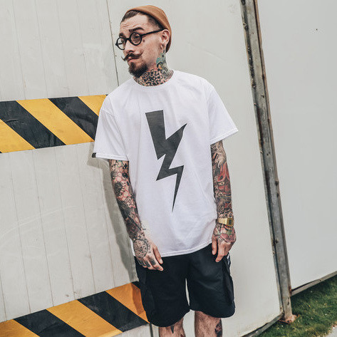 Тениска за мъже в изчистен модел с картинка в три цвята