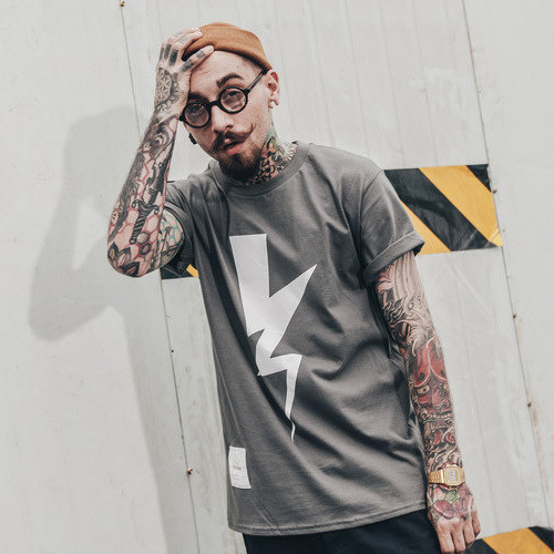 Тениска за мъже в изчистен модел с картинка в три цвята