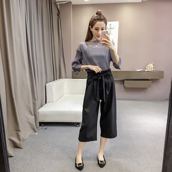 Βολικό  γυναικείο σετ μπλούζα  και 7/8 παντελόνια για την άνοιξη και το καλοκαίρι