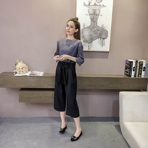 Βολικό  γυναικείο σετ μπλούζα  και 7/8 παντελόνια για την άνοιξη και το καλοκαίρι