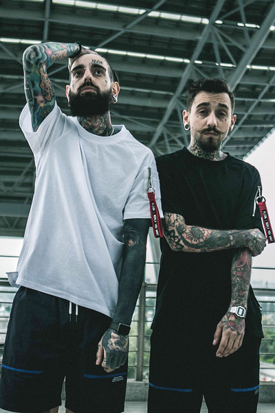 Семпла мъжка тениска с цип на ръкава в три цвята