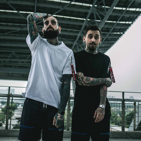 Семпла мъжка тениска с цип на ръкава в три цвята