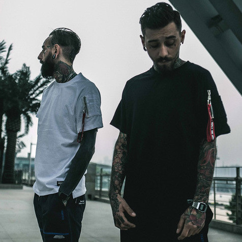 Семпла мъжка тениска с цип на ръкава в три цвята