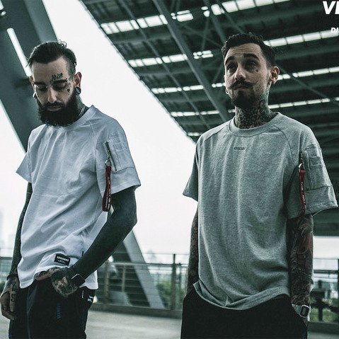 Семпла мъжка тениска с цип на ръкава в три цвята