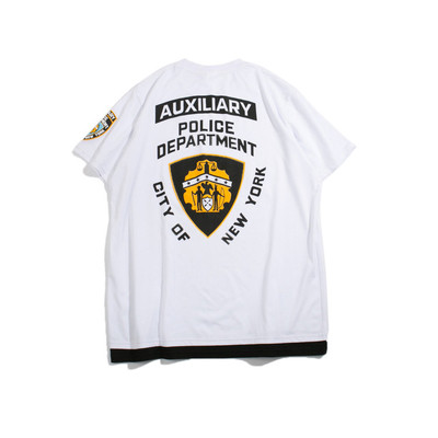 Тениска за мъже в бял и черен цвят с надписи на гърба