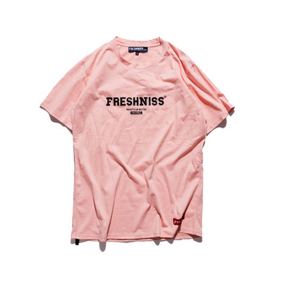 Изчистен модел мъжка тениска в четири цвята с надпис на гърдите