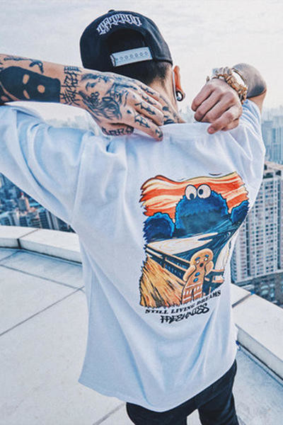 Мъжка тениска с апликация на гърба в бял и черен цвят