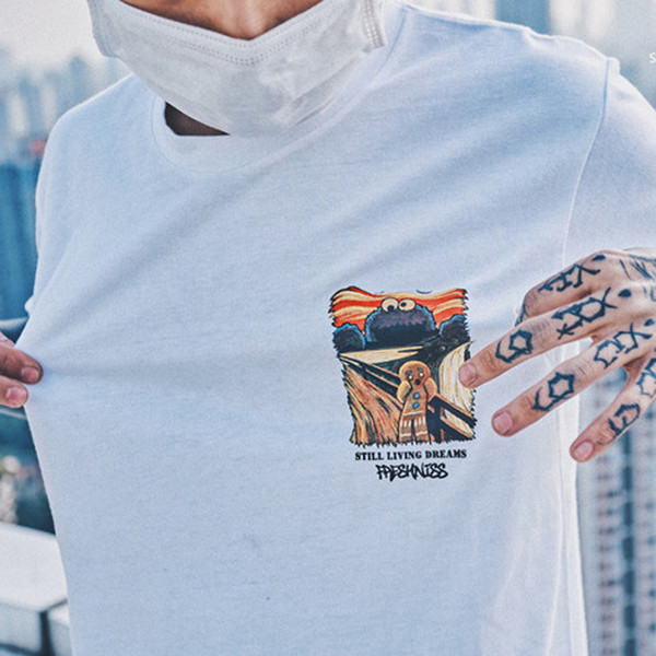 Мъжка тениска с апликация на гърба в бял и черен цвят