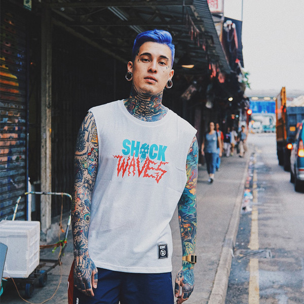 Мъжки потник с надпис "Shock Waves" в бял и черен цвят