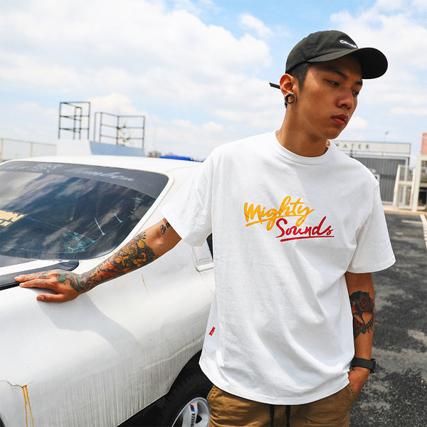 Готина мъжка тениска, подходяща за ежедневие с изображение на гърба