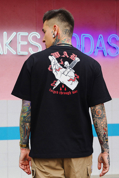 Ежедневна тениска за мъжете в бял и черен цвят с картинка