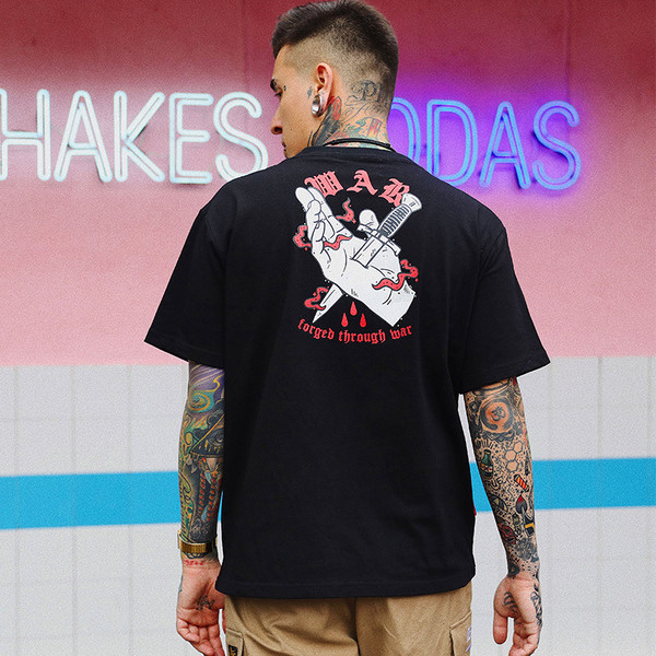 Ежедневна тениска за мъжете в бял и черен цвят с картинка