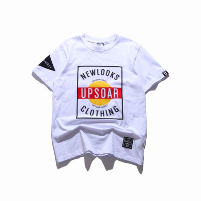 Стилна мъжка тениска в бял и черен цвят с надписи