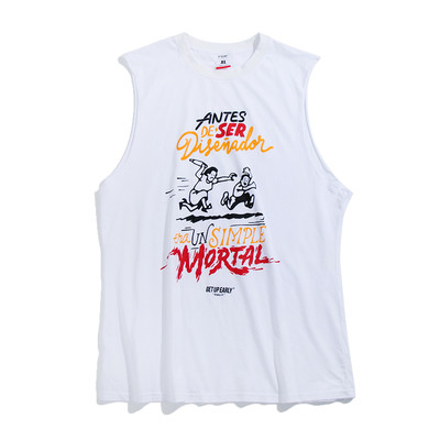 Κομψό ανδρικό αμάνικο με έγχρωμες επιγραφές, σε λευκό και μαύρο χρώμα