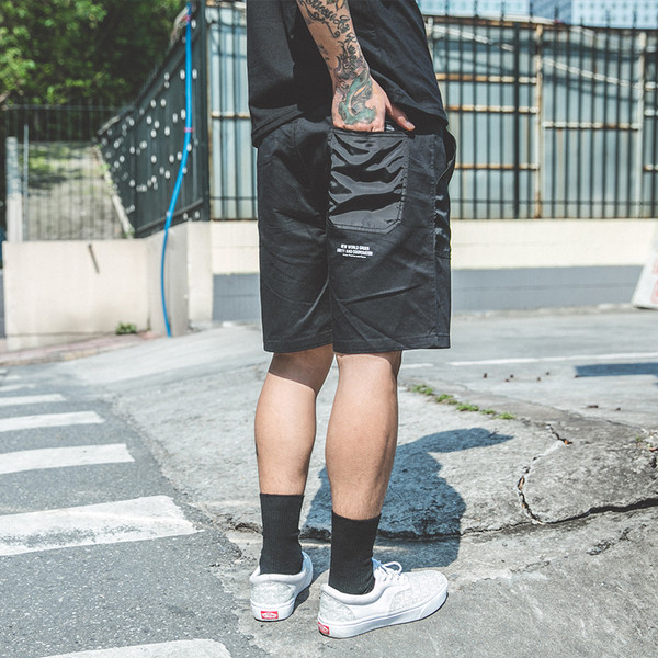 Мъжки спортни шорти в изчистен модел