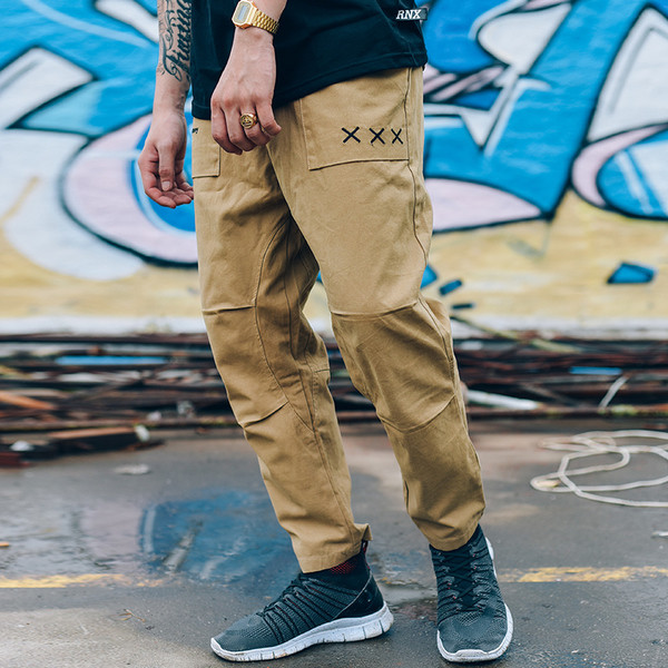 Ανδρικά παντελόνια σε τρία χρώματα