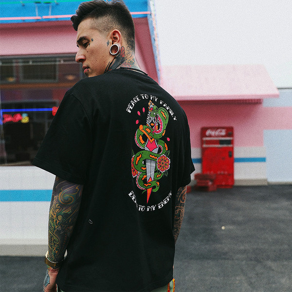 Мъжка тениска в бял и черен цвят с изображение 