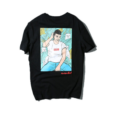 Свежа мъжка тениска с картинка на гърба в бял и черен цвят