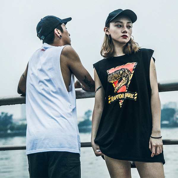 Αθλητικό αμάνικο για άνδρες και γυναίκες σε λευκό και μαύρο χρώμα