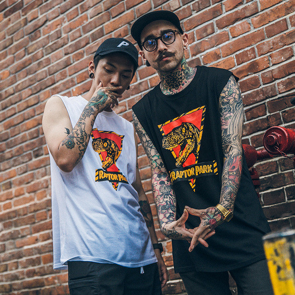 Αθλητικό αμάνικο για άνδρες και γυναίκες σε λευκό και μαύρο χρώμα