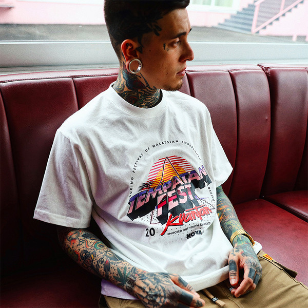 Готина мъжка тениска подходяща за ежедневие в бял и черен цвят