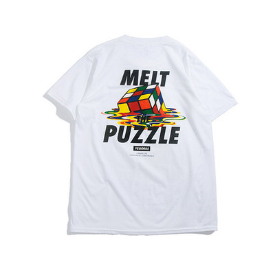 Свежа мъжка тениска в сив, черен и бял цвят