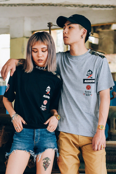 Тениска за мъже и жени в черен, бял и сив цвят с камуфлаж