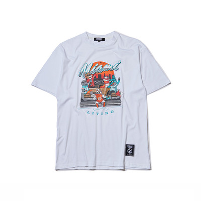 Красива мъжка тениска в черен и бял цвят с картинка на гърдите