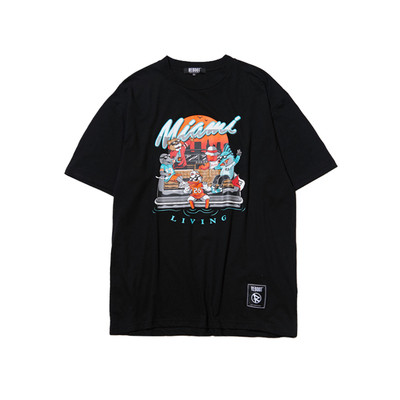 Красива мъжка тениска в черен и бял цвят с картинка на гърдите