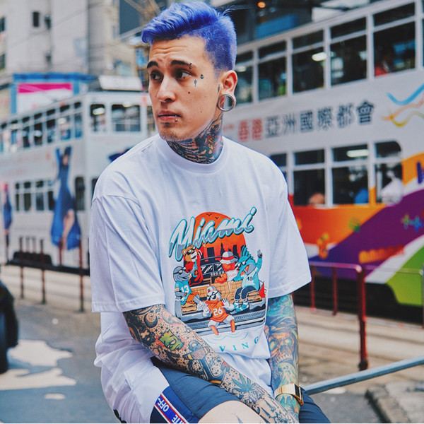 Красива мъжка тениска в черен и бял цвят с картинка на гърдите