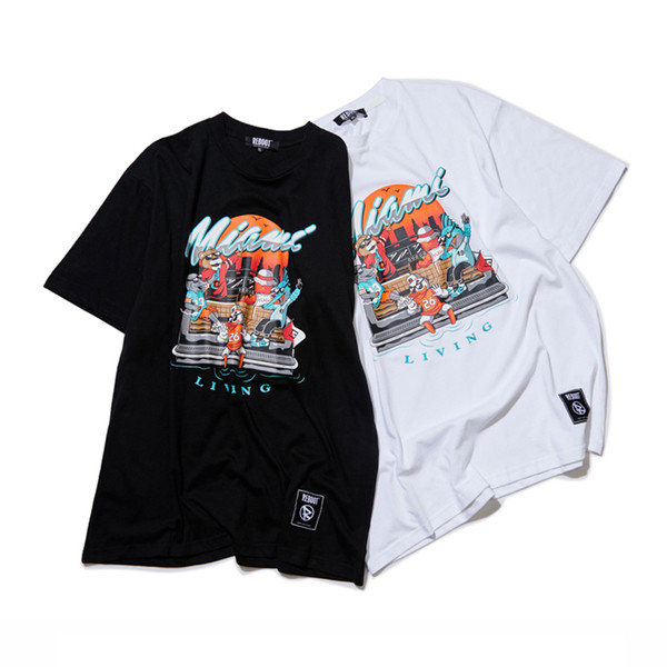 Красива мъжка тениска в черен и бял цвят с картинка на гърдите