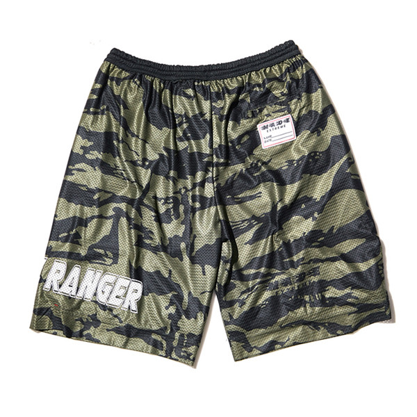 Мъжки широки шорти в два камуфлажни цвята