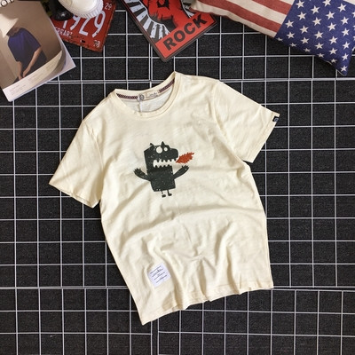 Ежедневна мъжка тениска в различни цветове с карикатура