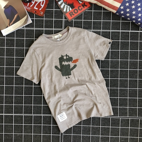 Ежедневна мъжка тениска в различни цветове с карикатура