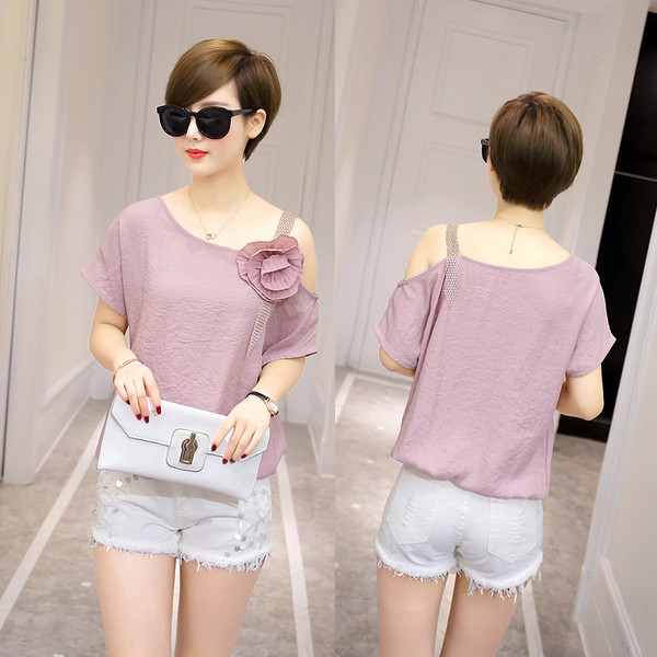 Γυναικεία μοντέρνα μπλούζα  με ενδιαφέρουσα διακόσμηση