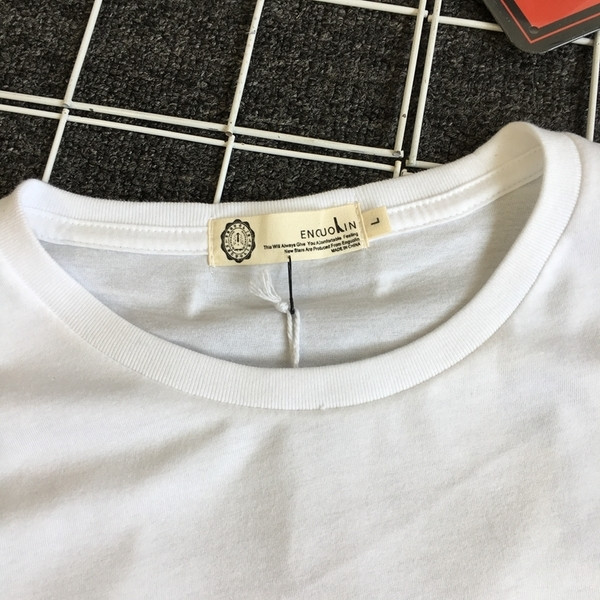 Семпла мъжка тениска с картинка на риба в бял цвят