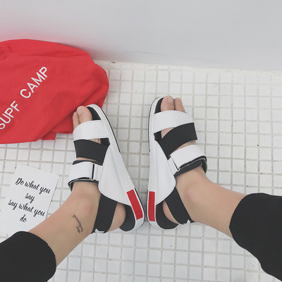 Много удобни спортни сандали за мъже в бял и черен цвят