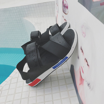 Много удобни спортни сандали за мъже в бял и черен цвят