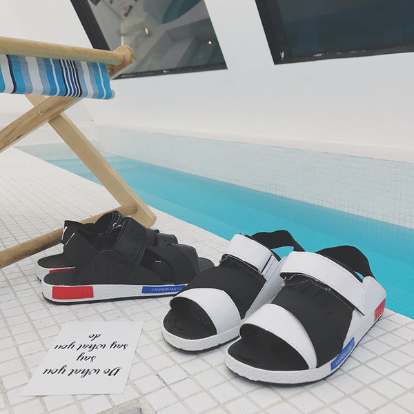 Много удобни спортни сандали за мъже в бял и черен цвят